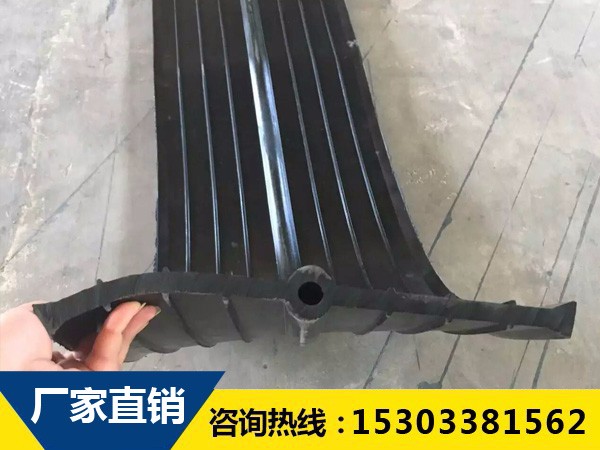 653系列橡膠止水帶是一種利用橡膠的高彈性和壓縮變形性